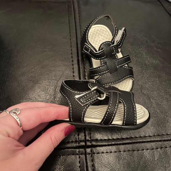 New in box Size 2 baby sandals - Picture 2 of 5